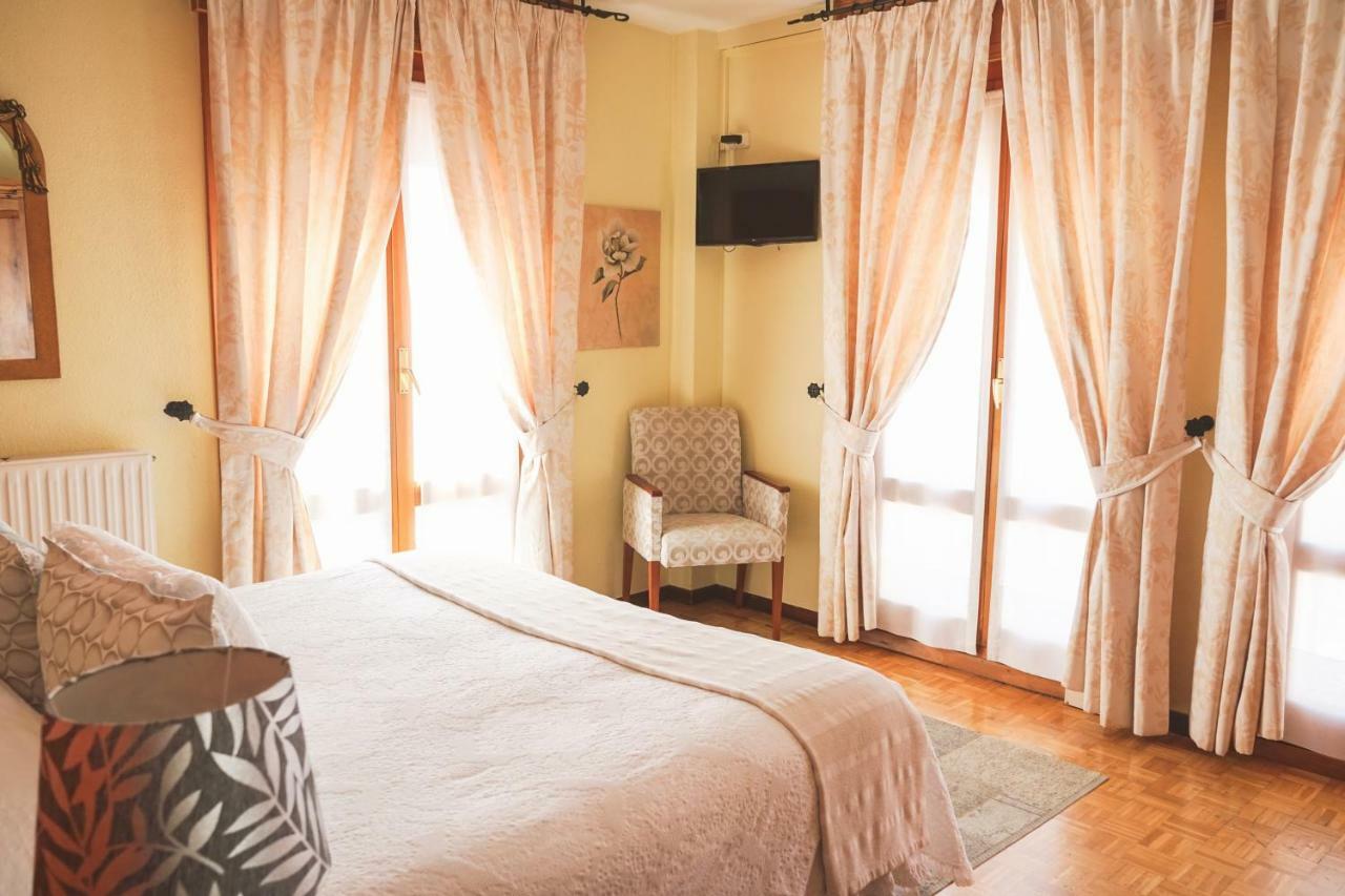 Hostal Docar Lerma Esterno foto